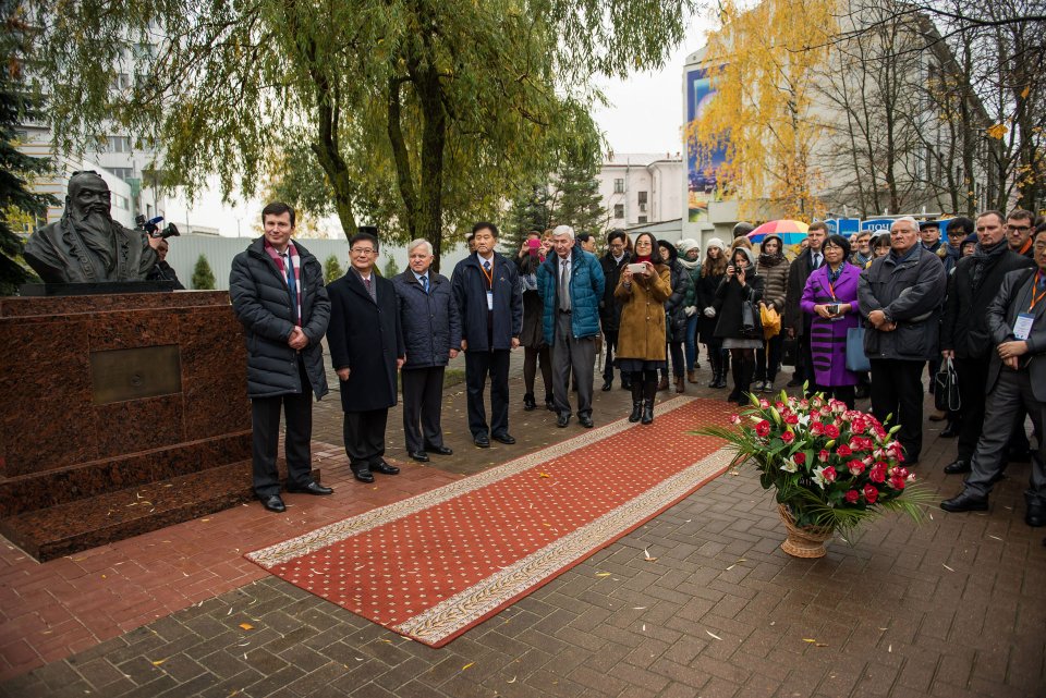 Открытие бюста Конфуция